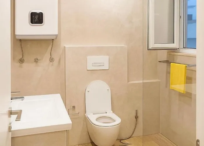 Blloku Location Тирана